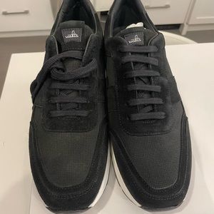 Wahts mens sneakers.